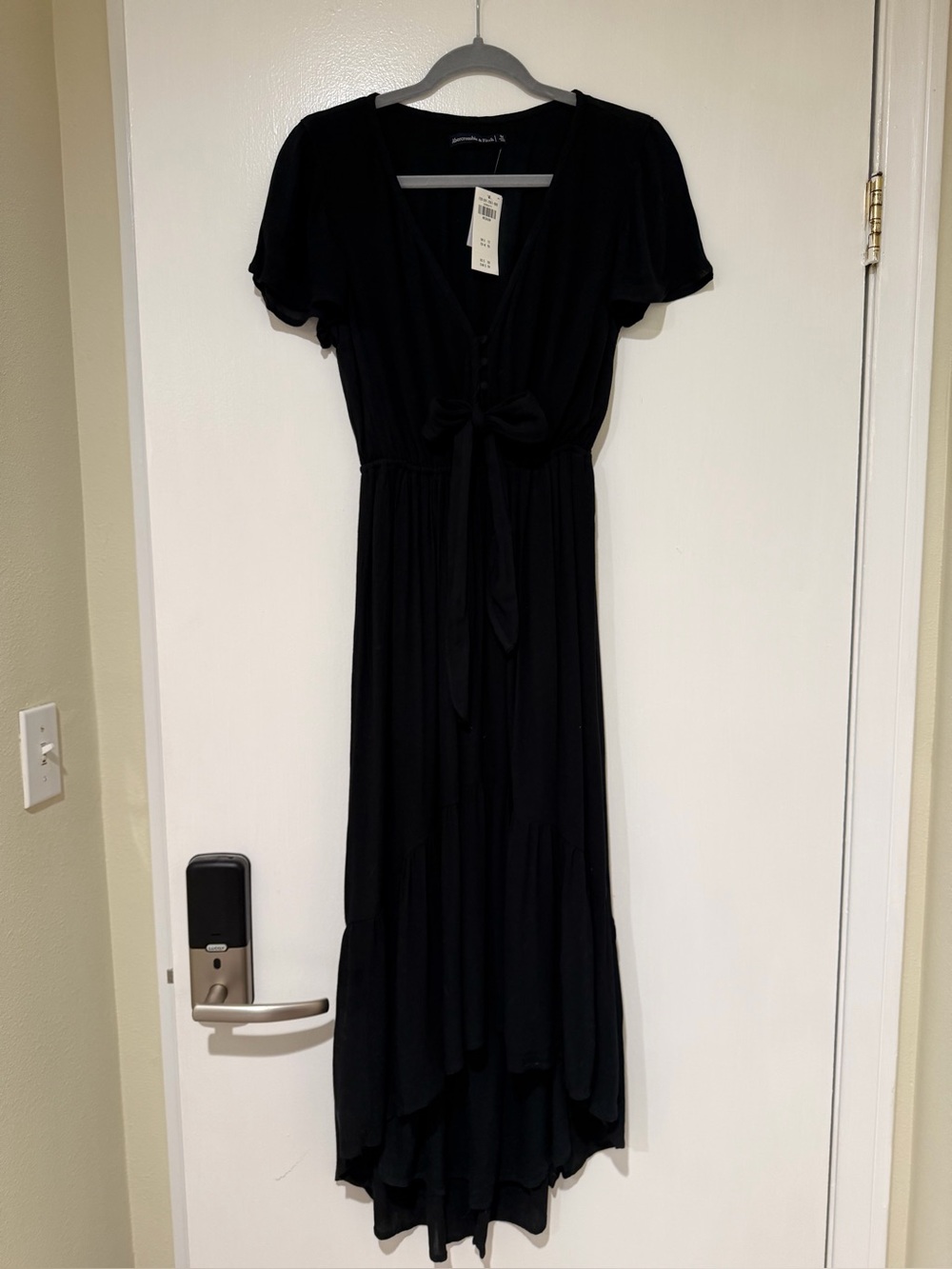 NWT Abercrombie & Fitch Ruffle Hem Midi Dress in Black in size Medium